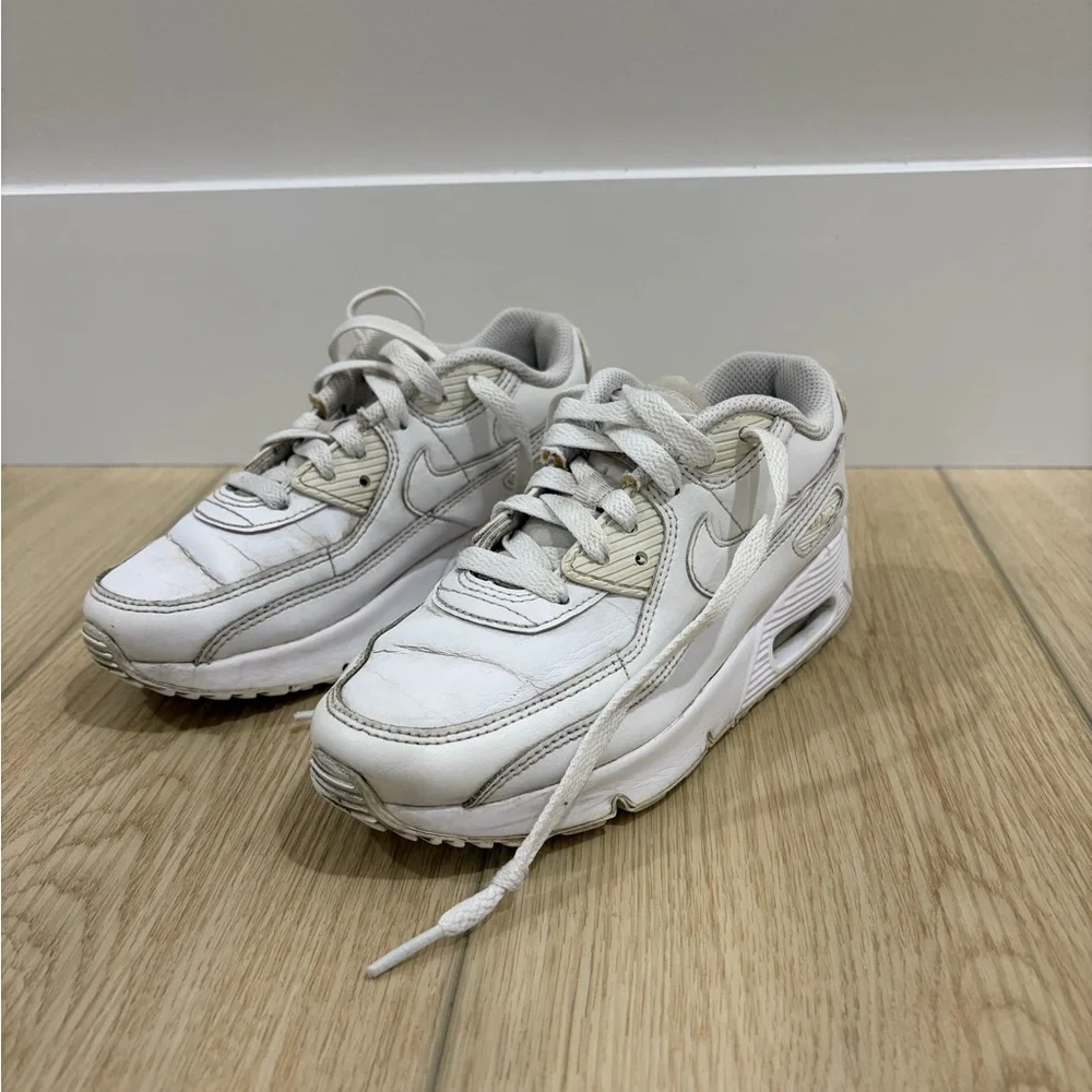 Nike Kids Streetwear Leather Comfort Everyday Casual Athletic White Sneakers